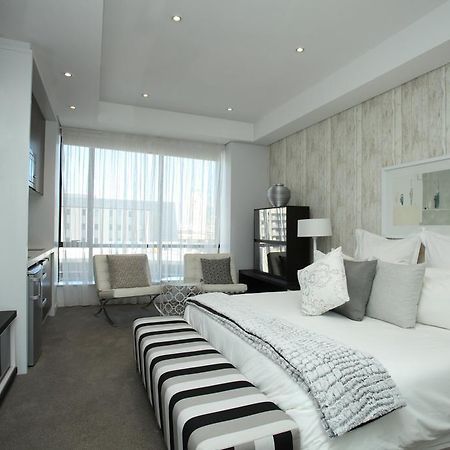Luxury @ Sandton Skye Johannesburg Bagian luar foto
