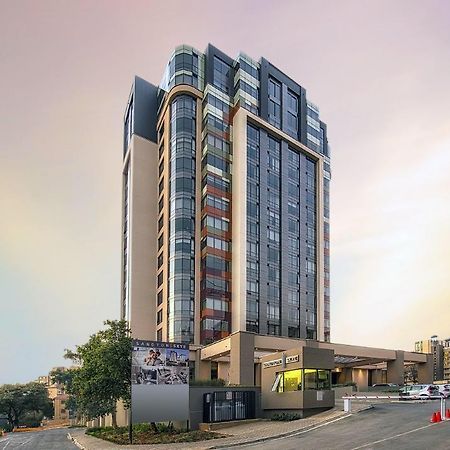 Luxury @ Sandton Skye Johannesburg Bagian luar foto